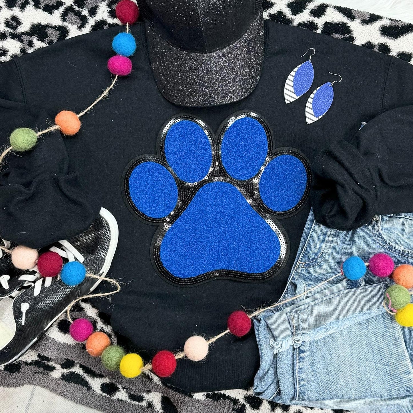 PAW PRINT PATCH CREWNECK SWEATSHIRT