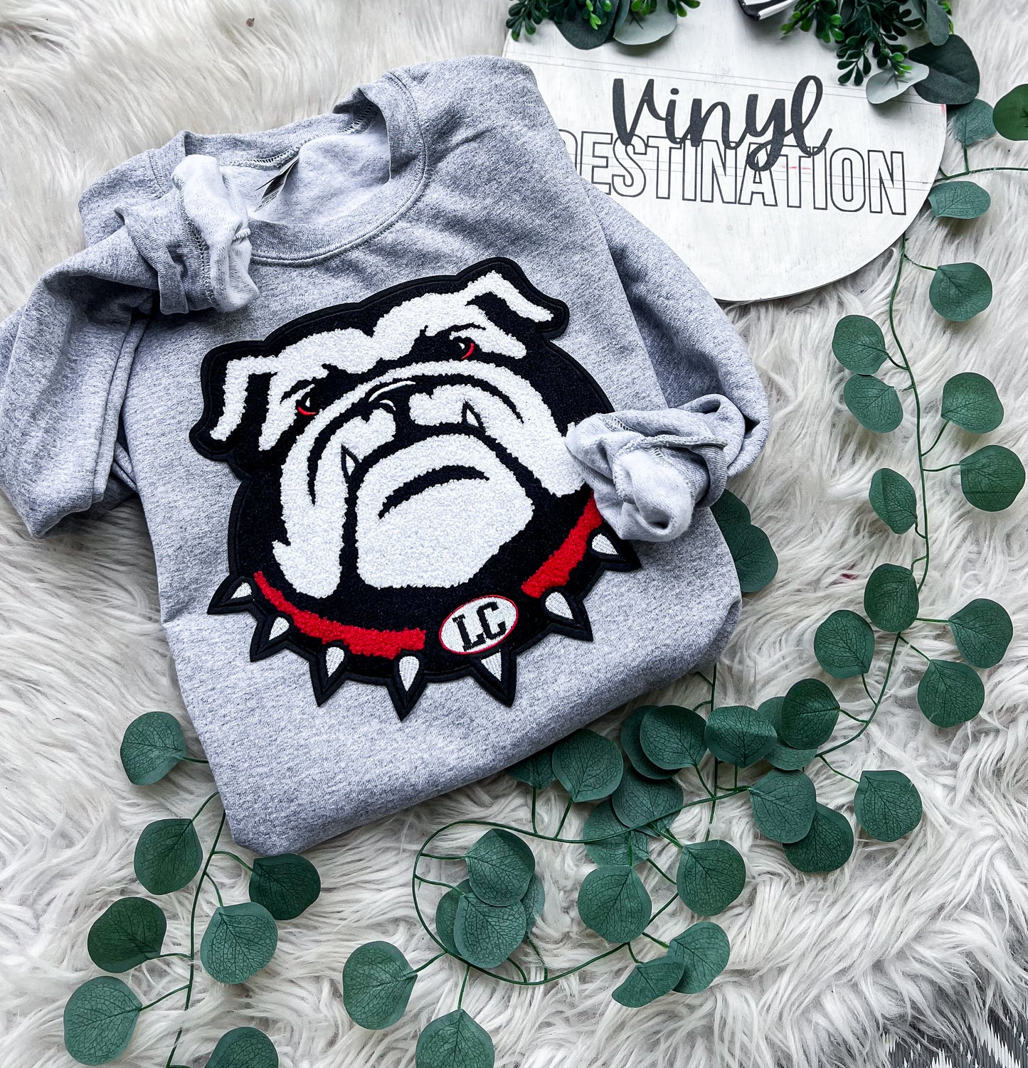 LC BULLDOGS PATCH T-SHIRT/CREWNECK