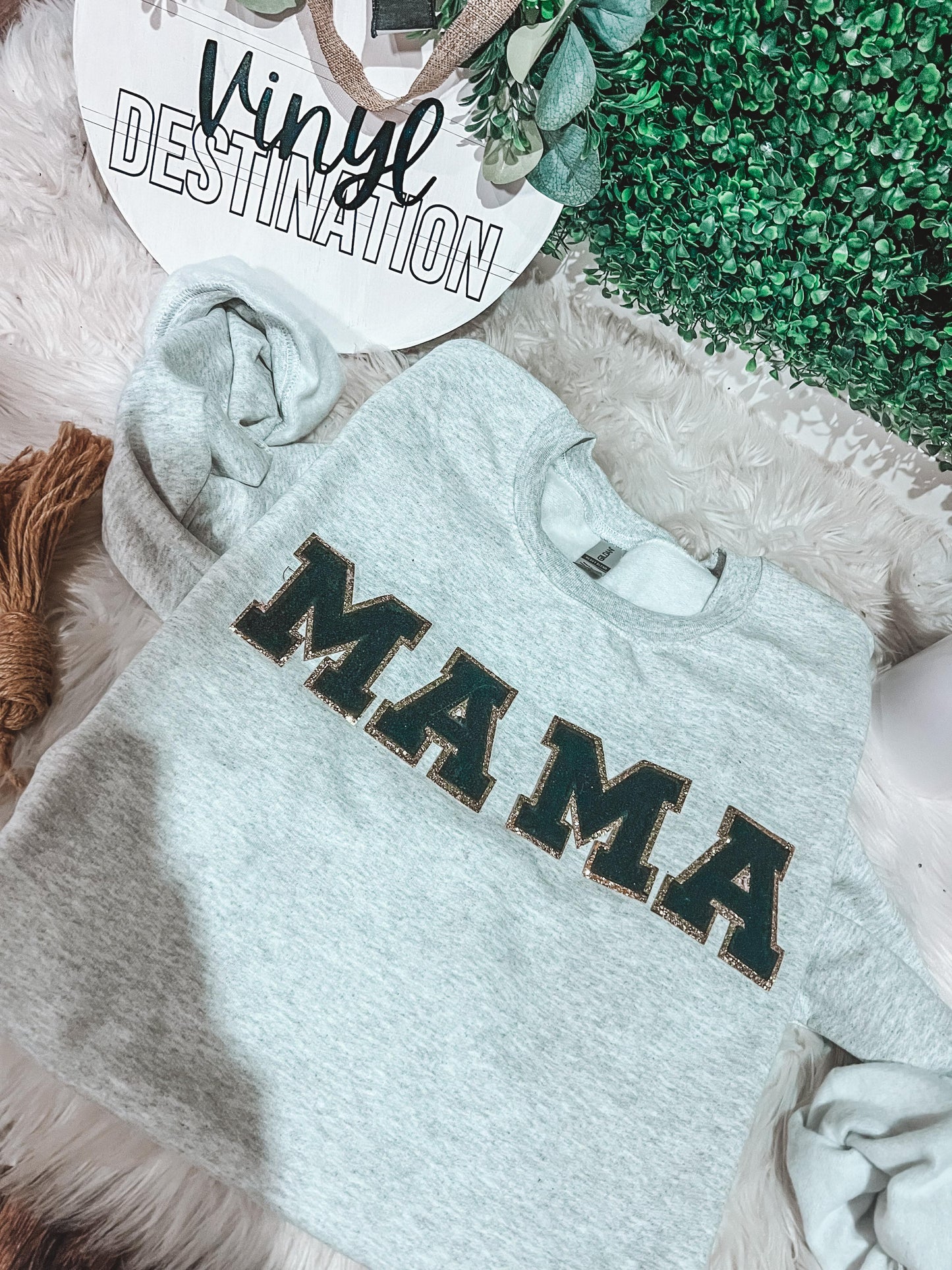 MYSTERY COLOR MAMA PATCH SWEATSHIRT