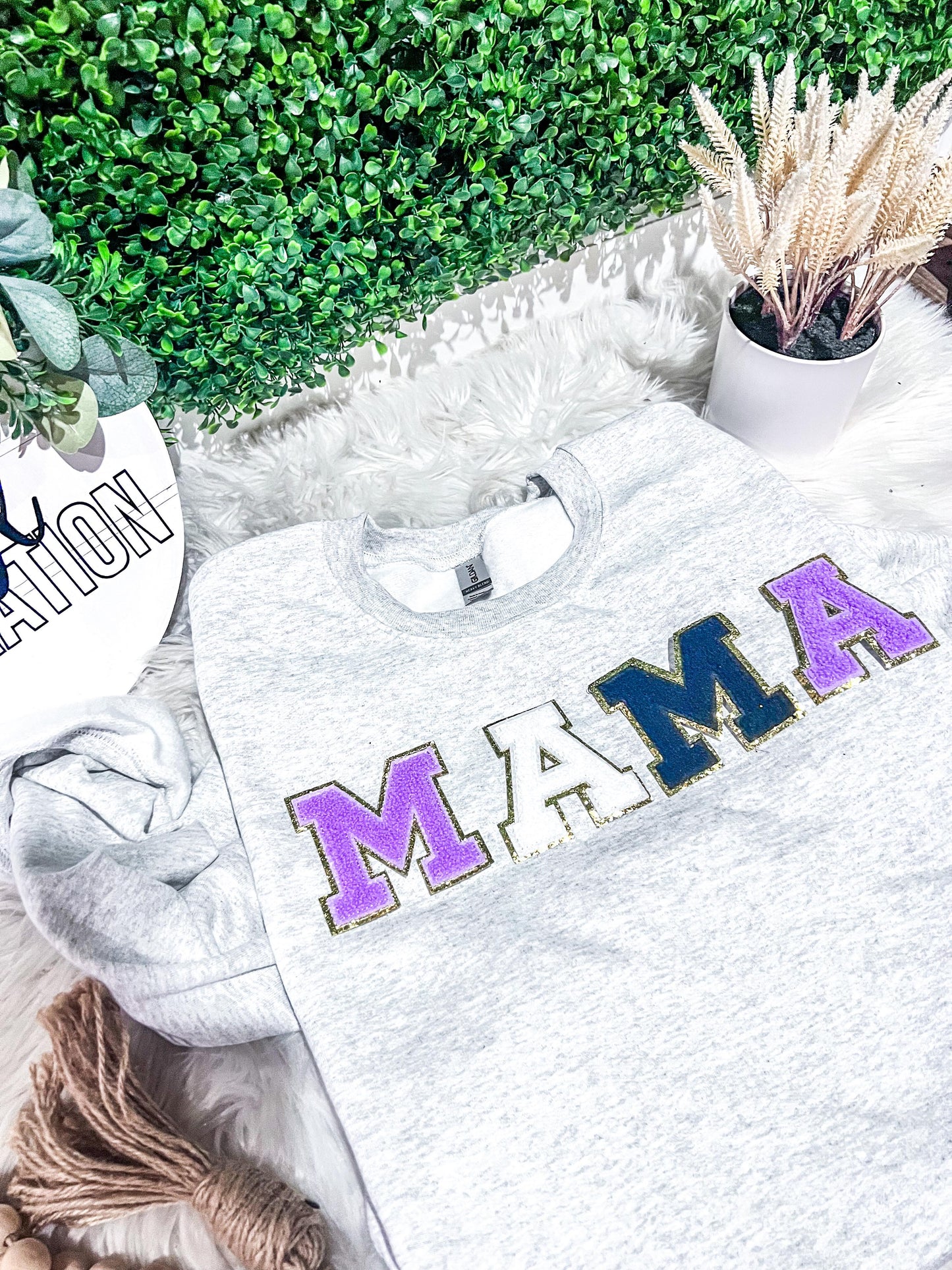 MYSTERY COLOR MAMA PATCH SWEATSHIRT