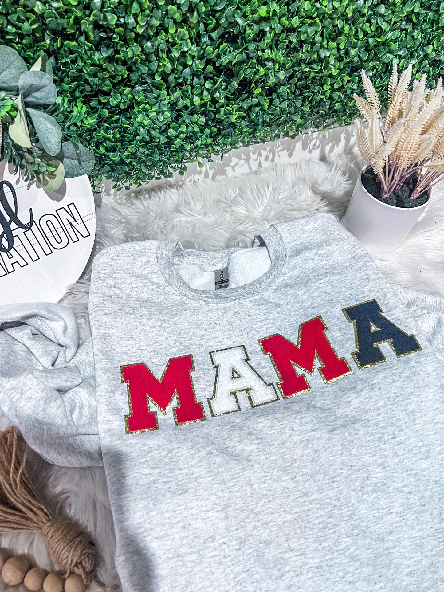 MYSTERY COLOR MAMA PATCH SWEATSHIRT