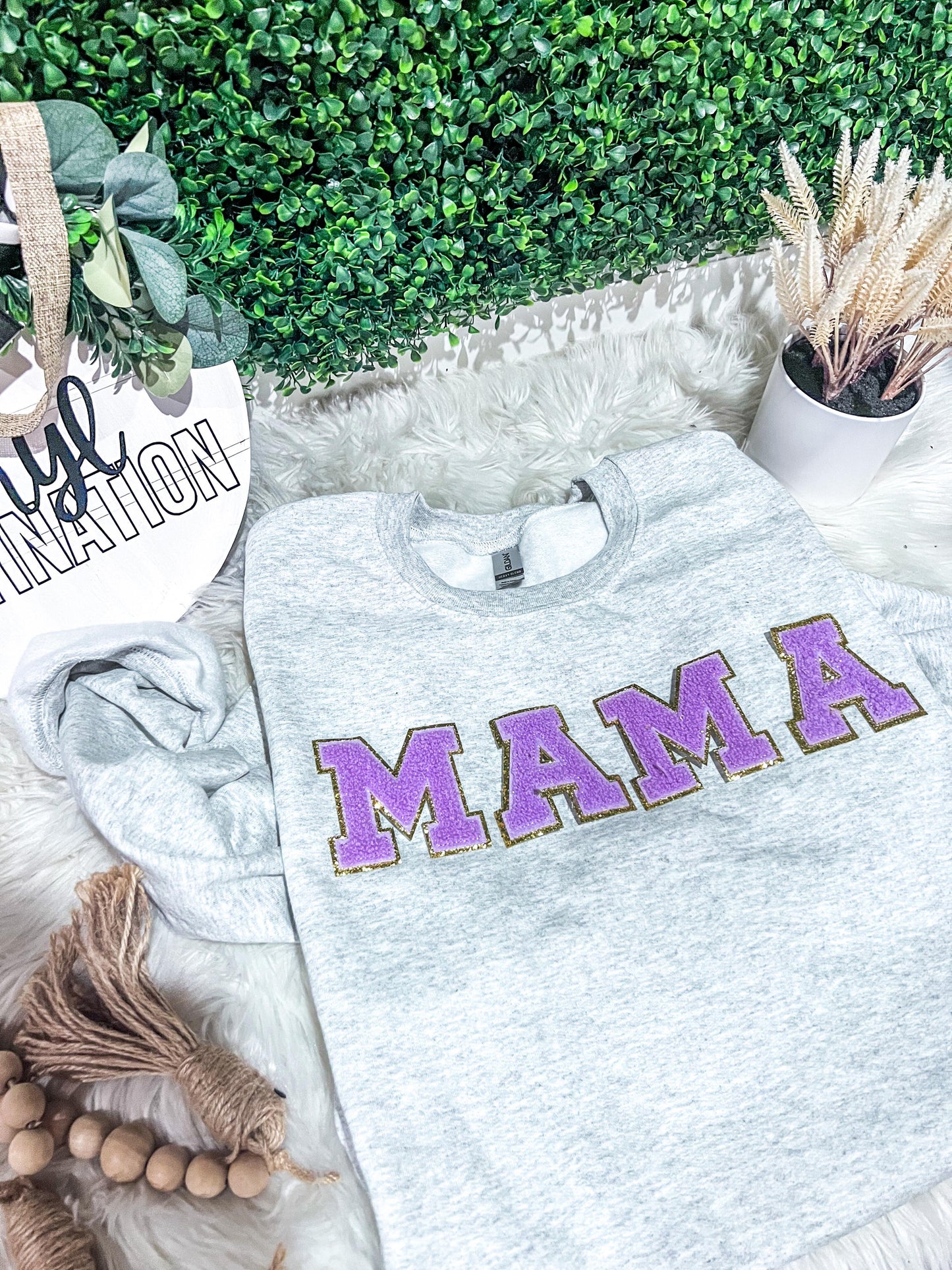 MYSTERY COLOR MAMA PATCH SWEATSHIRT