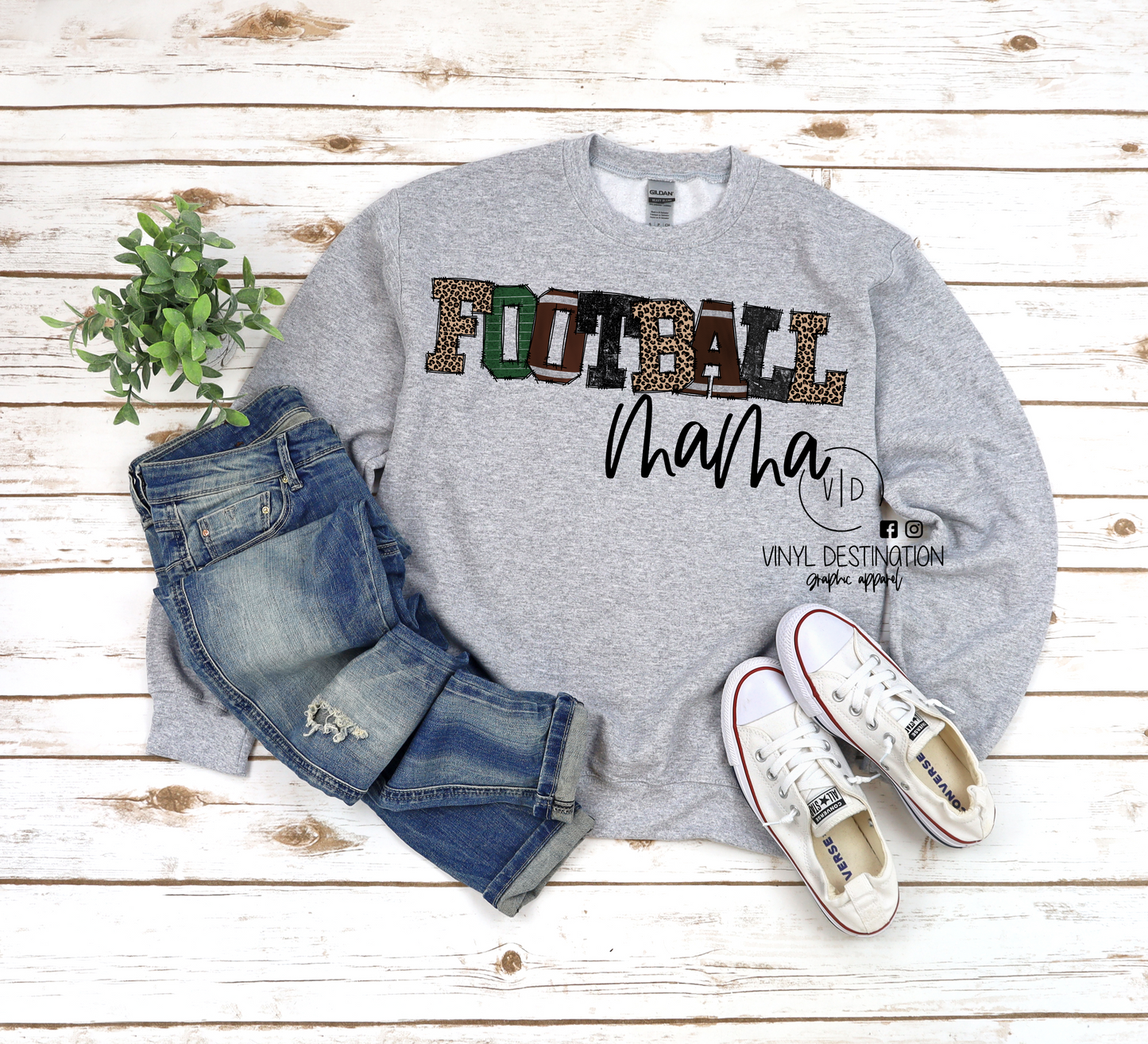 SKETCH LETTER FOOTBALL MAMA TEE+CREW